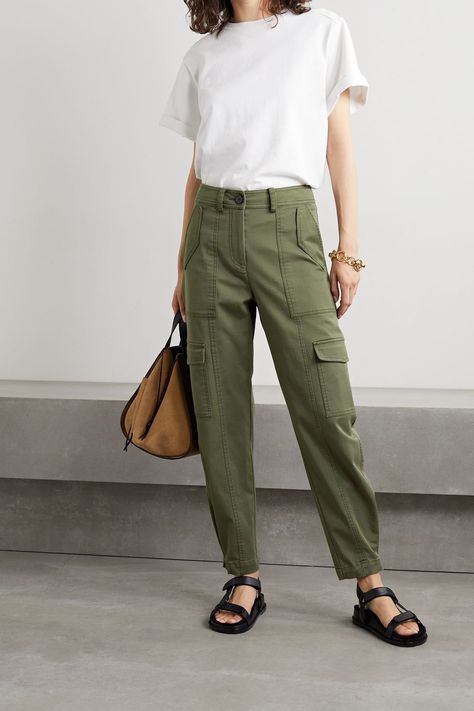 Cropped trousers outfit