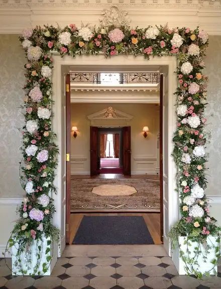 Wedding House Entrance Decor, Wedding Decor House Entrance, Home Entrance Flower Decoration, Wedding Door Decorations Entrance, Welcome Arch Entrance Design, Wedding Front Door Decorations Entrance, Welcome Arch Entrance, Entrance Flower Decoration, Floral Entrance Decor