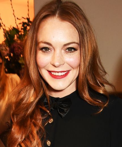 The actress discussed the photos, and her current beliefs. Lindsay Lohan Hair, Dark Auburn Hair Color, Reddish Hair, Dark Auburn Hair, Auburn Balayage, Auburn Color, Hair Evolution, Red Brown Hair, Hair Color Auburn