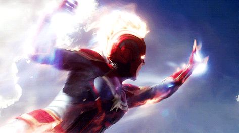 CAPTAIN MARVEL kicking ass Captain Marvel Gif, Marvel Powers, Captain Marvel Powers, Marvel Kree, Marvel Gif, Marvel Phases, Avengers Pictures, Captain Marvel Carol Danvers, Avengers Imagines