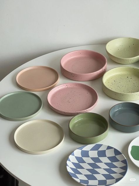 Aesthetic Clay Plate, Plateware Aesthetic, Clay Bowl Ideas Design, Trendy Plates, Minimalist Dishes, Platos Aesthetic, Kitchenware Aesthetic, Crockery Design, Diy Pottery Painting