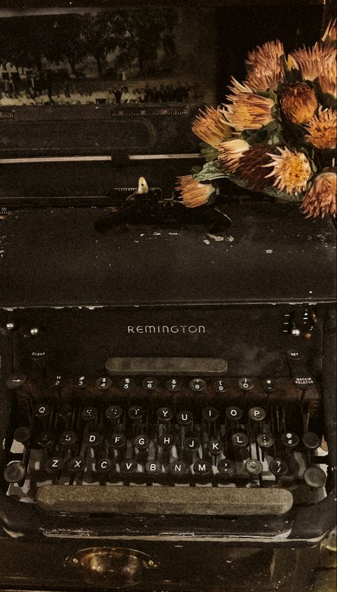 dark academia | vintage aesthetic wallpaper | antique | writer aesthetic Writer Phone Wallpaper, Antique Aesthetic Wallpaper, Dark Academia Images, Type Writer Aesthetic Wallpaper, Writer Aesthetic Wallpaper, Vintage Dark Academia, Typewriter Vintage Aesthetic, Writer Aesthetic Dark, Writer Academia Aesthetic