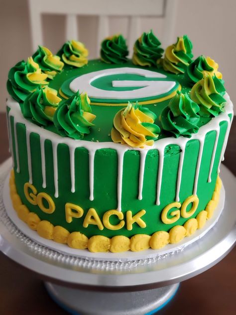 Green Bay Packers Cake Green Bay Cake, Green Bay Packers Birthday, Green Bay Packers Party, Green Bay Packers Cake, Packers Cake, Nfl Cake, Football Cake Design, Packers Party, Cake Liner