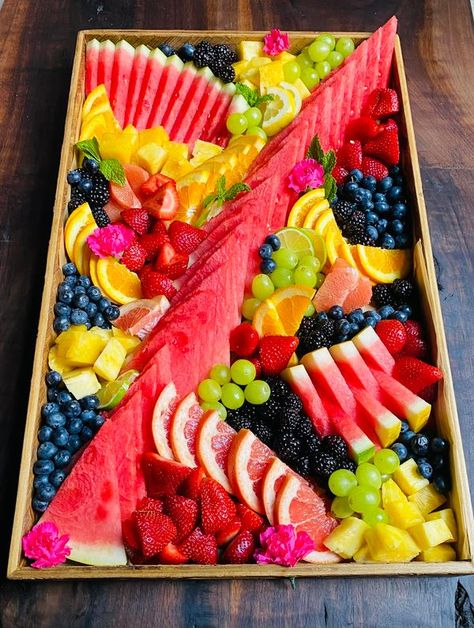 Charcuterie Masterclass! | I've made hundreds of Charcuterie boards, but there's something about using colorful fruit that's special | Facebook Charcuterie Fruit Board, Charcuterie Fruit, Fruit Charcuterie, Charcuterie Food, Fruit Board, Garden Party Recipes, Fruit Garnish, Fruit Platter Designs, Amazing Food Decoration