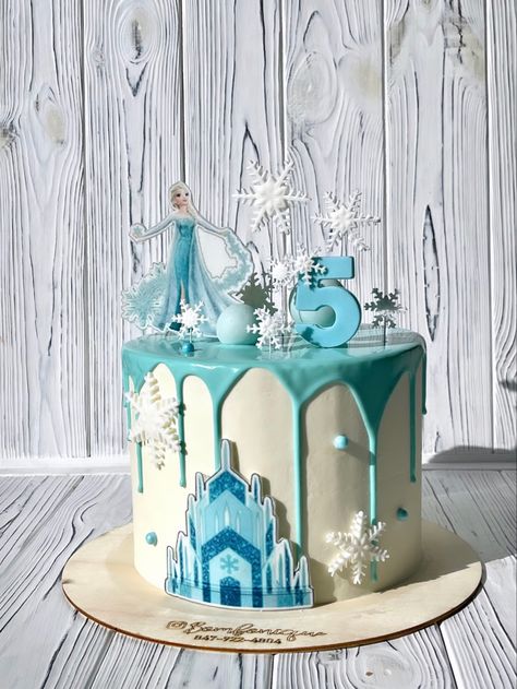 Elsa Cake Design, Elsa Pasta, Elsa Cake, Frozen Theme Cake, Kids Room Curtains, Elsa Cakes, Frozen Birthday Cake, Frozen Theme, Easy Cake Decorating