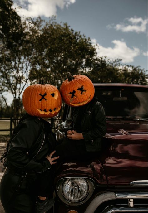 Halloween pumpkin head shoot with truck 🎃 We had so much fun 🎃🥰! #halloween #Pumpkinheads #photography #Pumpkinpicking Pumpkin Head Photoshoot Faces, Photoshoot Pumpkin Head, Pumpkin Heads, Halloween Photoshoot Ideas Pumpkin Head, Halloween Pumpkin Heads Photoshoot, Halloween Photoshoot Pumpkin Head, Pumpkin Picking, Halloween Photoshoot, Pumpkin Head