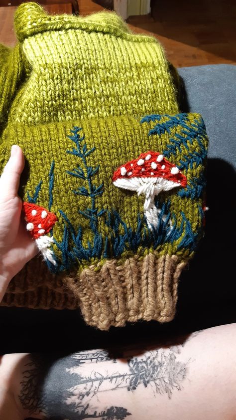 Knit Mushroom Hat, Mushroom Sweater Pattern, Wool Embroidery On Knitting, Embroidery On Knitting, Knit Stitch Patterns Free, Knit Embroidery, Hand Embroidery Patterns Flowers, Embroidery Sweater, Sewing Art