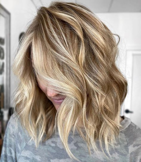 Blonde Highlights In Brown Hair, Best Blonde Highlights, Highlights In Brown Hair, Blonde Highlights With Lowlights, Gigi Hair, Red Lowlights, Blonde Highlights Ideas, Icy Blonde Highlights, White Blonde Highlights