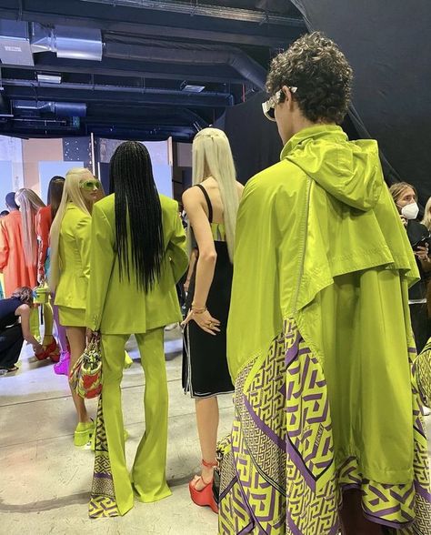 Versace Backstage, Backstage Aesthetic, All Green Outfit, Beauty Shooting, Runway Magazine, Model Behavior, Models Backstage, Victoria Secret Model, Model Lifestyle