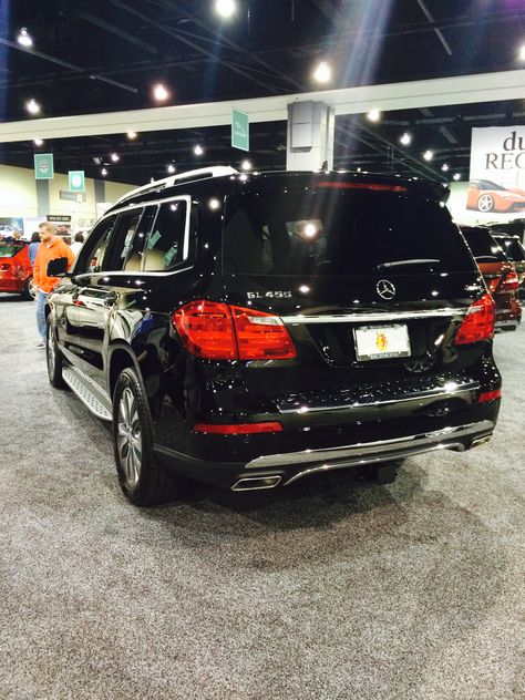 Rear view of the #Mercedes #GL450. Find more Mercedes at www.carsquare.com #cars #VAAuto #SUV Mercedes Gl450, Mercedes Gl, Car Game, Mercedes Benz Gl, Suv Cars, Car Games, Trends International, Whips, Rear View