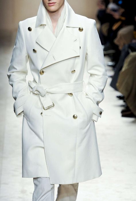 TOM FORD IS THE ONLY MAN I ASPIRE TO BE White Trench Coat Outfit Men, Trench Coat Outfit Men, White Trench Coat Outfit, Coat Outfit Men, White Coat Outfit, White Trench Coat, Mens Overcoat, Men's Trench Coat, Mens Fashion Sweaters