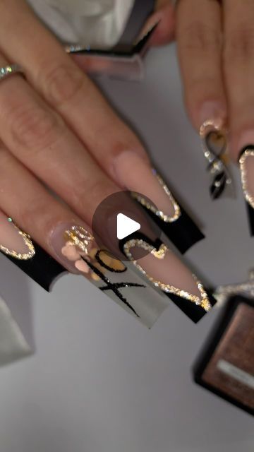 Gold And Black Nails Acrylics, Black And Gold Acrylics, Black And Gold Nail Designs, Black And Gold Nails, Black Gold Nails, Vday Nails, Cat Eye Nails Polish, Gel Paint, Gold Nail Designs