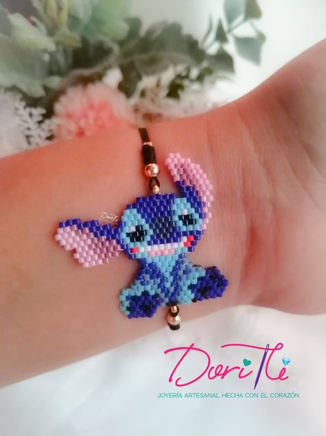 Brick Stitch Disney, Disney Bead Patterns, Miyuki Beads Pattern, Seed Bead Crafts, Beading For Kids, Beads Craft Jewelry, Pony Bead Patterns, Lilo Et Stitch, Brick Stitch Earrings