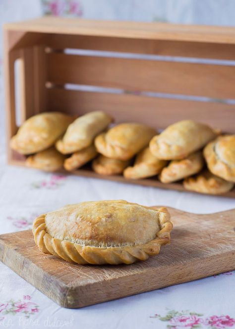 Empanadas Argentinas Recipe, Dessert Empanadas Recipe, Easy Empanadas Recipe, Bolivian Food, Vegetable Plate, Empanadas Recipe, Breakfast Meal Prep, Interesting Food Recipes, Easy Cooking