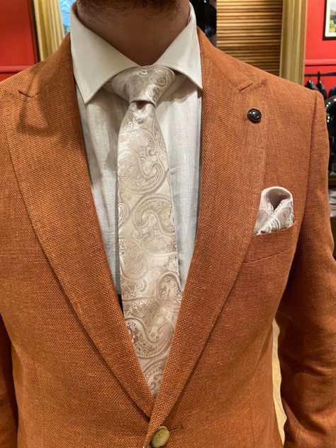 Divine mens rust suit, perfect for a rustic wedding or event. Chapagne tie & pocket square. Rust Suit, Peter Jackson, Suit Men, Wedding Suits Men, Clothing Apparel, Tie And Pocket Square, Stylish Shoes, Wedding Men, Pocket Square