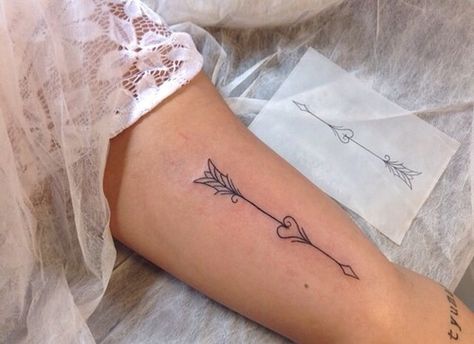 Small arrow stabbed heart tattoo - Tattoogrid.net Arrow Tattoo Ideas, Small Arrow Tattoos, Running Tattoo, Fake Rock, Heart Ideas, Arrow Heart, Girls With Sleeve Tattoos, Tattoo Quotes For Women, Bff Tattoos