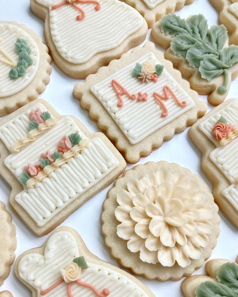 Greenery and warm fall colors - yes, please!! 🌿 Ms Whisk loves designing bridal shower sets, especially those teeny tiny floral details… | Instagram Fall Buttercream Cookies, Fall Bridal Shower Cookies, Buttercream Cookies, Wedding Shower Cookies, Cookie Cakes, Bridal Shower Cookies, Bakery Ideas, Wedding Cookies, Warm Autumn