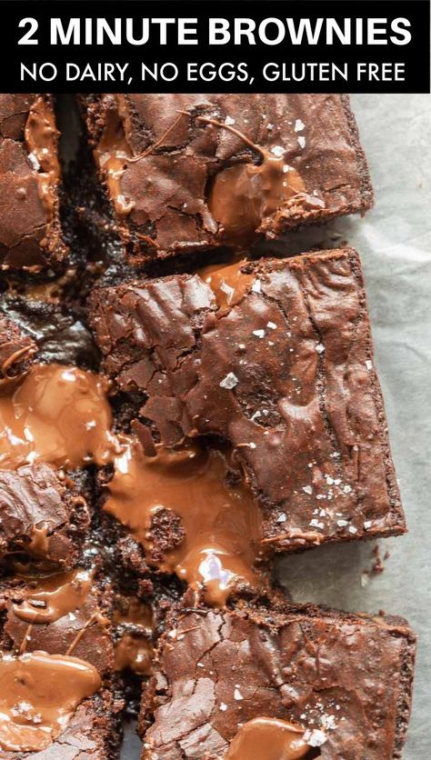 Brownies In The Microwave, Quick Brownie Recipe, Greek Yogurt Brownies, Microwave Brownie, Flourless Cake, Vegan Dark Chocolate, No Dairy, Delicious Brownies, Keto Brownies