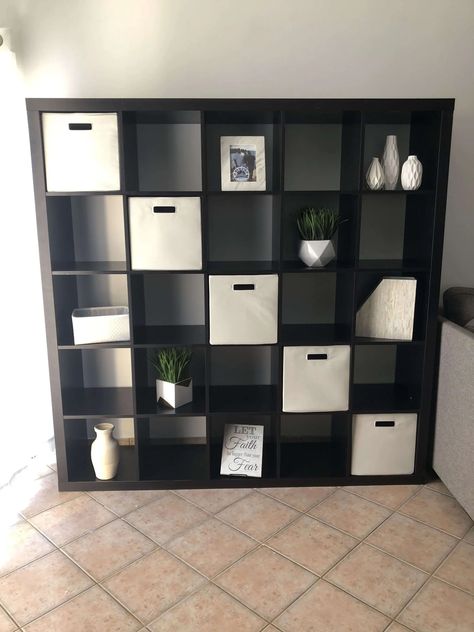 Cube Ikea, Kallax Bookshelf, Diy Storage Desk, Ikea Kallax Bookshelf, Ikea Cubes, Ikea Kallax Unit, Ikea Kallax Hack, Diy Seating, Kallax Shelf