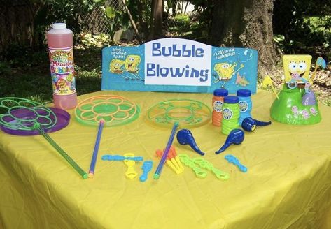 Spongebob Bubble Stand, Cartoon Party Theme, Spongebob Party Decorations, Luau Birthday Party Ideas, Spongebob Squarepants Party, Spongebob Face, Spongebob Birthday Party Decorations, Cartoon Party, Bubble Blowing