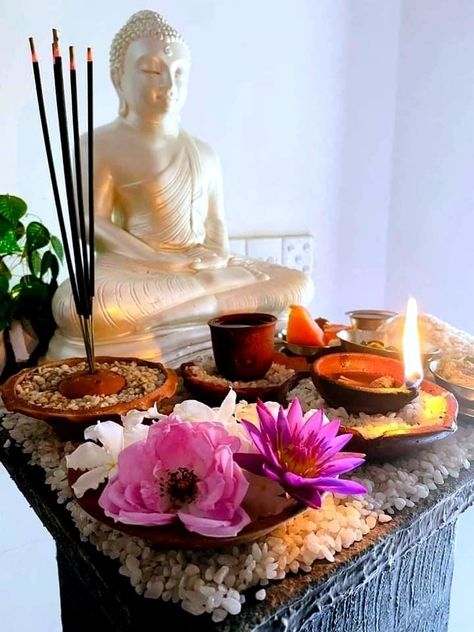 Spiritual Altar Ideas, Pagan Alter, Buddhist Wedding, Spiritual Room, Buddha Home Decor, Spiritual Altar, Home Flower Decor, Buddha Artwork, Meditation Room Decor