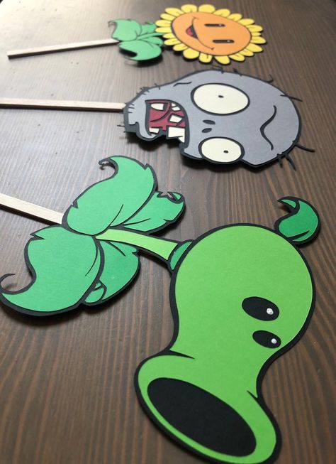 Plants Vs Zombies Inspired Centerpiece Sticks Plants Vs - Etsy Indonesia Zombies Birthday Party, Plants Vs Zombies Cake, Zombie Halloween Party, Plants Vs Zombies Birthday Party, Zombie Cake, Zombie Birthday Parties, Zombie Birthday, Plantas Vs Zombies, Zombie Party