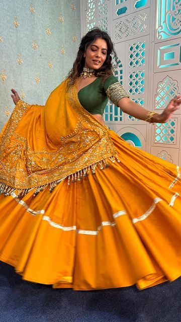 Indian Vintage Outfits, Navratri Ideas, Garba Chaniya Choli, Navratri 2024, Dandiya Dress, Garba Outfit, Navratri Collection, Function Dresses, Navratri Dress