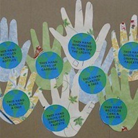 Earth Day Helping Hands Helping Hands Craft, Den Zeme, Earth Day Craft, Earth Week, Earth Day Projects, Daisy Scouts, Earth Hour, Earth Day Crafts, Girl Scout Crafts