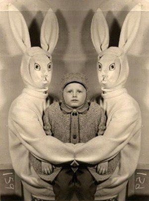 weird easter bunny Creepy Easter Bunny, Creepy Easter, Evil Bunny, Easter Bunny Pictures, Easter Bunny Costume, Creepy Halloween Costumes, Bunny Images, Creepy Vintage, Creepy Photos