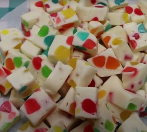 Easy and cheap jelly nougat candy tutorial Jelly Nougat, Jelly Candy Recipe, Nougat Bars, Nougat Recipe, Nougat Candy, Easy Candy Recipes, Nostalgic Memories, Candy Recipe, Candy Recipes Homemade