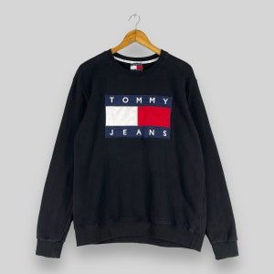 Vintage Y2K TOMMY HILFIGER Crewneck Sweatshirt Medium Tommy Sailing Spellout Big Flag Streetwear Tommy Jeans Pullover Sweater Black Size M

*All measurements are taken with the garment flat on the ground.

SIZE ON TAG :- Size L but fits like Size M
ACTUAL SIZE MEASUREMENT :-
ARM PIT TO ARM PIT :- 21.5" inches
BACK COLLAR TO HEM :- 27" inches
CONDITION :- GREAT USED CONDITION. NO HOLES AND STAINS.

REF : (03-04-2023) R748 Tommy Hilfiger Crewneck, Tommy Jeans, Sweater Black, Pullover Sweater, Black Sweaters, Pullover Sweaters, Vintage Y2k, Crewneck Sweatshirt, Sailing