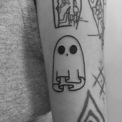 Halloween Tattoos For Women, Cute Halloween Tattoos, Tattoo Cute, Mushroom Tattoos, Sharpie Tattoos, Sheet Ghost, Ghost Tattoo, Alien Tattoo, Doodle Tattoo