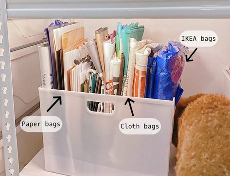 Paper Bags Storage, Shopping Bags Organization, Storing Paper Bags, Organizing Shopping Bags, How To Store Reusable Shopping Bags, Paper Grocery Bag Storage, How To Organize Shopping Bags, Reuseable Bag Storage Ideas, Kitchen Bag Storage Ideas