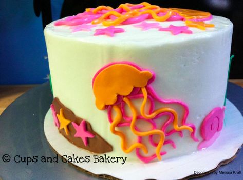 Jellyfish Cake, Jellyfish Birthday, Ocean Birthday Cakes, Fish Cake Birthday, Fishing Cupcakes, Ocean Birthday, Picnic Birthday, Jelly Fish, Mini Cake