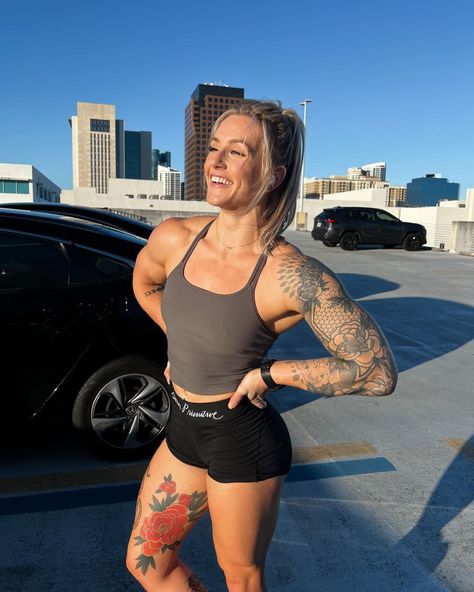 Josie Hamming, Back And Biceps, Fit Chicks, Girl Tattoos, Weight Lifting, Bodybuilding, Fitness Motivation, Sports Bra, Bra