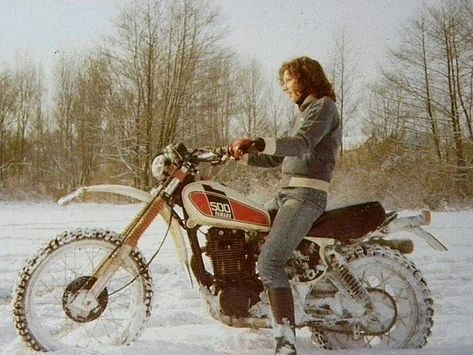 Dirt Bike Aesthetic, Motocross Girls, Unique Decals, Hell On Wheels, Old Motorcycles, Popular Photography, Lady Riders, Mountain Goat, Of Aesthetic