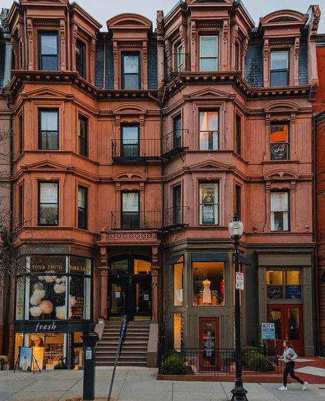 Boston.com on Instagram: “Social distancing on Newbury Street 🏃🏾‍♀️ | Photo by @daverey79” Newberry Street Boston, Boston Newbury Street, Boston Sketch, Boston Street Style, Boston Brownstone, Boston Homes, Massachusetts Aesthetic, Future Aspirations, Boston Architecture