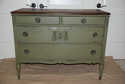 ASCP in Olive Annie Sloan Chalk Paint Colors Green, Annie Sloan Chalk Paint Olive, Annie Sloan Olive, Dresser Island, Annie Sloan Colors, Desk Diy, Chalk Paint Colors, Chalk Painting, Green Furniture