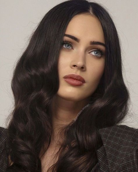 Black Hair Fair Skin, Megan Fox Body, Meghan Fox, Goddess Women, Father And Girl, Megan Denise Fox, Hair Fair, Creative Hair Color, Creative Hair