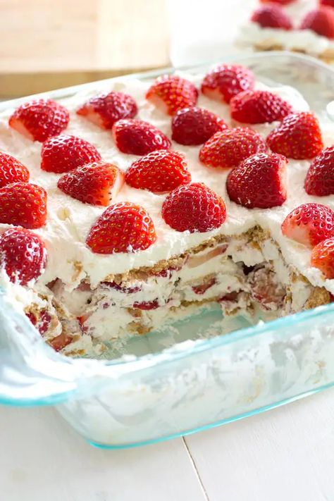 This no bake Strawberry Shortcake Icebox Cake is so EASY, FRESH and DELICIOUS! No Bake Strawberry Shortcake, Strawberry Icebox Cake, Easy Ice Cream Cake, Mothers Day Desserts, Biscuits Graham, Strawberry Shortcake Recipes, Shortcake Recipe, Cold Desserts, Baked Strawberries