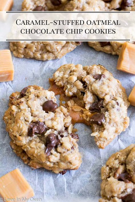 Soft and chewy oatmeal chocolate chip cookies stuffed with soft, creamy caramel. via @loveinmyoven Caramel Stuffed Cookies, Caramel Oatmeal Cookies, Movie Night Recipes, Halloween Fudge, Fun Treats To Make, Caramel Oatmeal, Chewy Oatmeal Chocolate Chip Cookies, Oatmeal Chocolate Chip Cookie, Cookies Stuffed