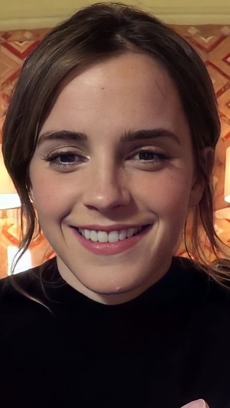 Cute Display Pictures For Whatsapp, Jennifer Lawrence Hair, Photo Emma Watson, Emma Watson Pics, Emma Watson Style, Delivery Pictures, Prom Photos, Girl Celebrities, Fake Pictures