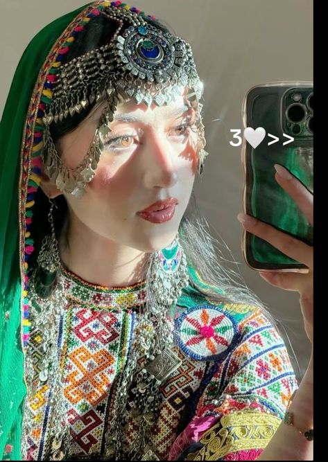 Kpk Culture Dress, Kordi Dress, Kashmiri People, Afghan Model, Pashtun People, Funny Situations, Afghan Girl, Bridal Dresses Pakistan, Afghan Jewelry