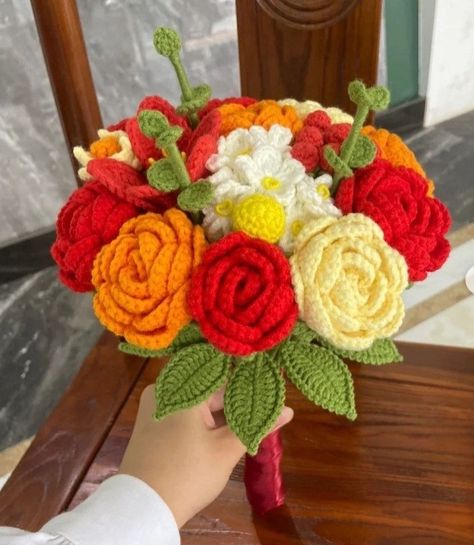 Crochet Bouquets, Fall Cards Handmade, Bee Crochet, Crochet Flower Bouquet, Raffle Basket, Raffle Baskets, Green Themed Wedding, Crochet Bouquet, Flower Leaves