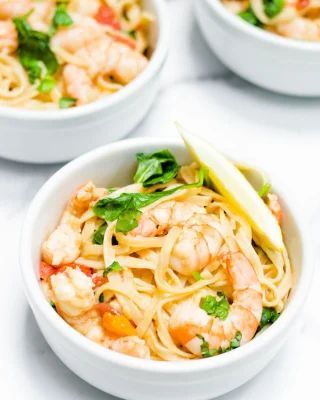 Macro friendly Tomato Linguine, Instant Pot Shrimp, Light Pasta Dishes, Potted Shrimp, Light Pasta, Recipes Instant Pot, Macro Friendly Recipes, Macro Meals, Shrimp Scampi