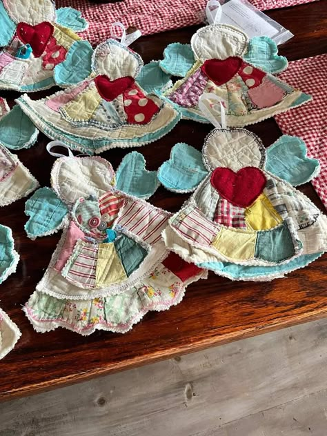 Quilt Crafts, Fabric Crafts Diy, Scrap Fabric Crafts, Scrap Fabric Projects, Sewing Machine Projects, Quilted Ornaments, Angel Crafts, Quilted Christmas Ornaments, Ornaments To Make