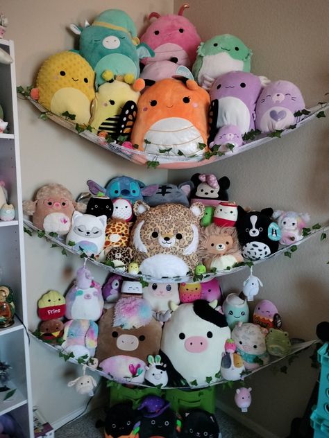 Squishmallow storage Stuffed Toys Storage, How To Store Squishmallows In Bedroom, Mini Brand Storage Ideas, Squishmallow Storage Aesthetic, Squishmallows Shelf, Squishmellow Storage Idea, Organize Squishmallows, Diy Squishmallow Storage, How To Store Squishmallows