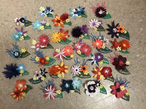 Flower door decs Flower Door Decs Ra, Flower Door Decs, Drake 2022, College Dorm Door, Rez Life, Flower Bulletin Boards, Patio Door Coverings, Old French Doors, Dorm Door Decorations