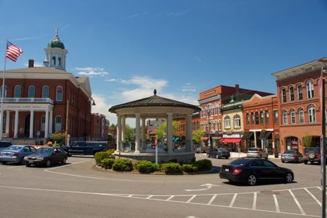 Guide to Exeter, New Hampshire | Eat, Stay & Play - New England Today Exeter New Hampshire, Portsmouth New Hampshire, New England Travel, Travel Van, New England Style, Our Town, White Mountains, Fall Travel, Exeter