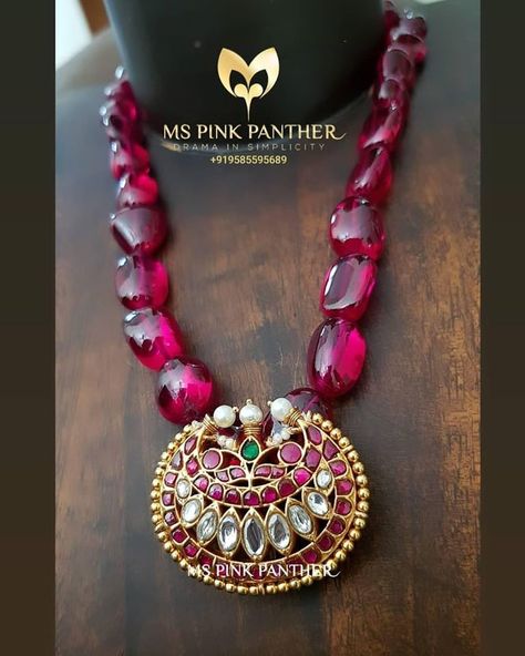 Ruby Jewelry Necklaces, Simple Necklaces, Emerald Jewellery, Pearl Mala, Gold Pendent, Stone Bead Jewelry, Gold Jewelry Outfits, Antique Gold Jewelry Indian, Beads Design